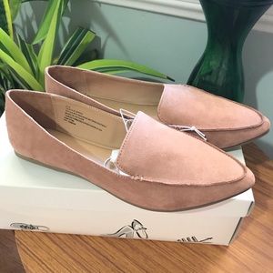 NWT Cute suede blush closed toe shoes